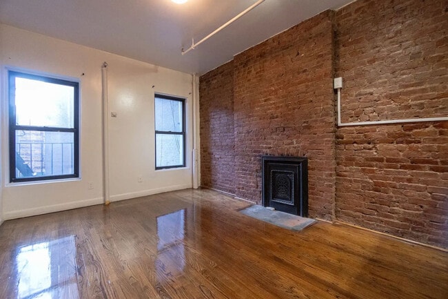 Building Photo - 156 W 15th St