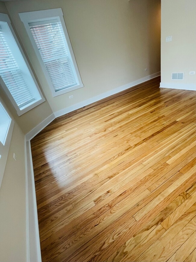 Living Room - 7408 N Hoyne Ave