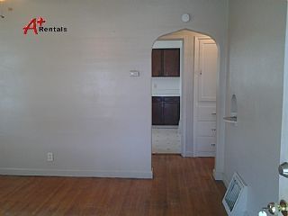 Building Photo - Two bedroom one bathroom house w/ single g...