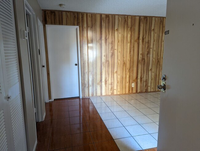 Foto del edificio - 2 BED, 2 BATH