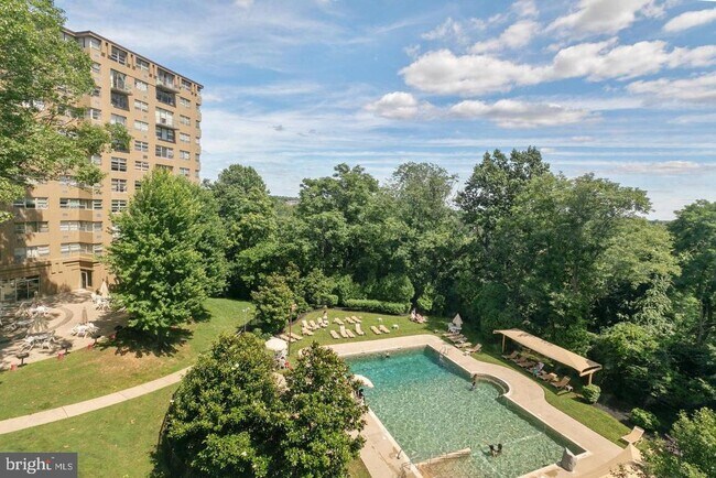 Foto del edificio - 1030 E Lancaster Ave