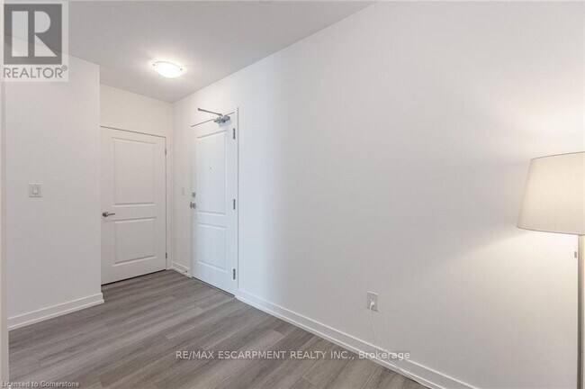 Photo du bâtiment - 450-1450 Dundas St E