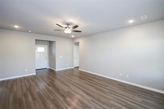 Building Photo - Brand new 3 bed/2 bath in the heart of Cen...