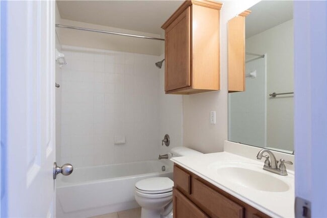 Foto del edificio - 5 bedroom with game room, balcony, covered...