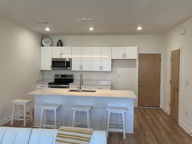 Foto del edificio - Newer Townhome - Close to Downtown