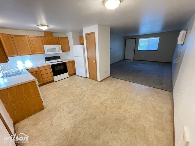 Foto del edificio - 3bd/2ba Duplex with Two Car Garage near Co...