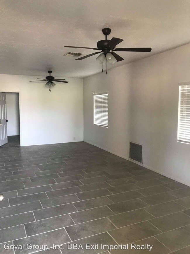 Building Photo - 3 br, 1 bath House - 543 S 3rd St.