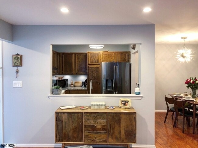Foto del edificio - 612 Deepdale Ct