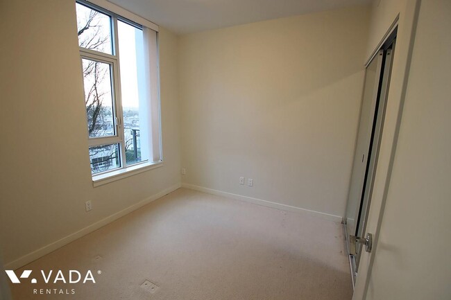 Building Photo - West 10th &amp; Maple Apartment For Rent 7...