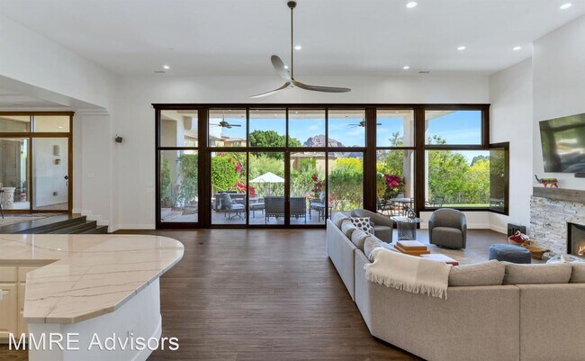 Foto del edificio - 3 br, 3.5 bath House - 6097 N Paradise Vie...