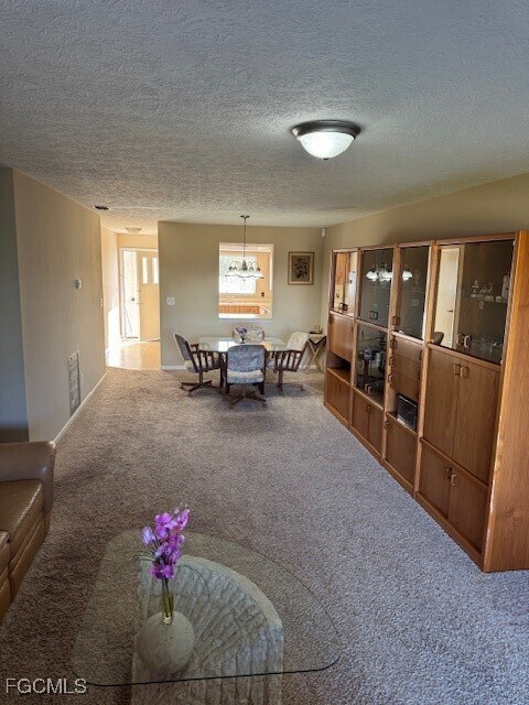 Foto del edificio - 4420 Santa Barbara Blvd