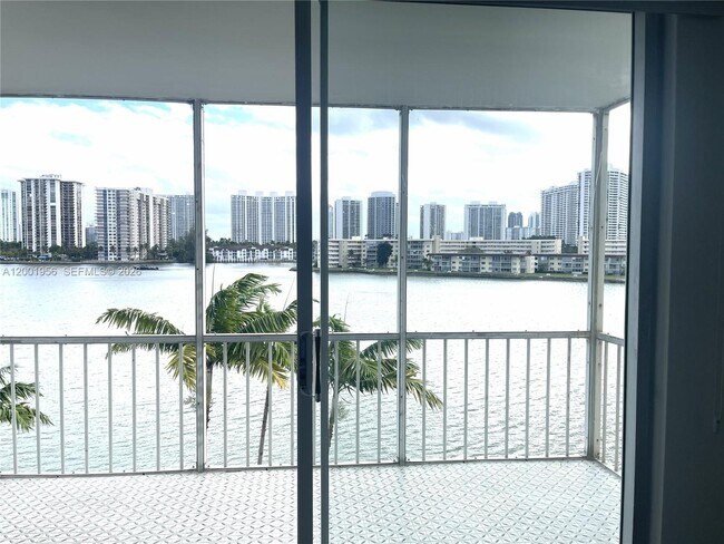 Foto del edificio - 2861 Leonard Dr