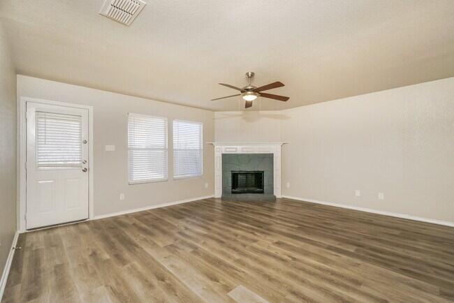 Foto del edificio - 27218 Lasso Bend