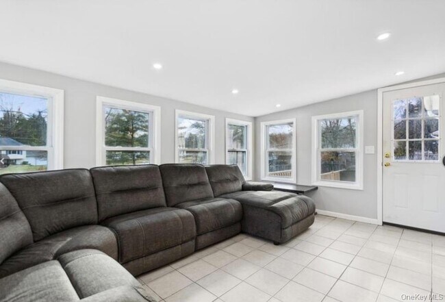 Foto del edificio - 98 Widmer Rd