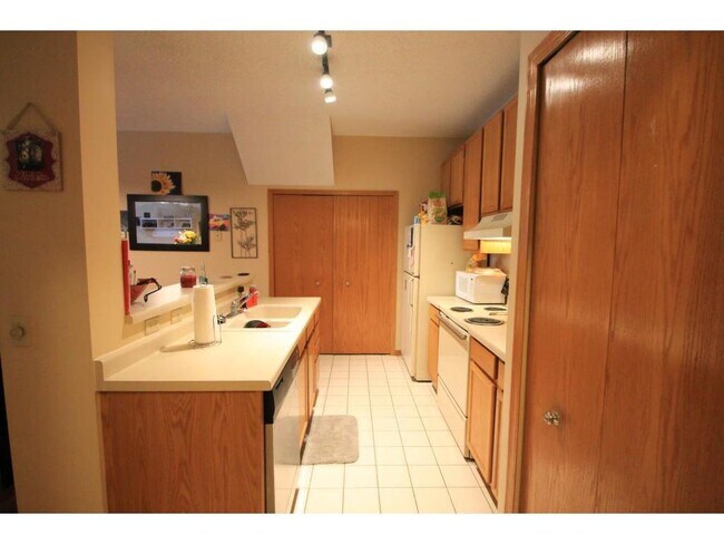 Building Photo - 2740 Mallard Dr