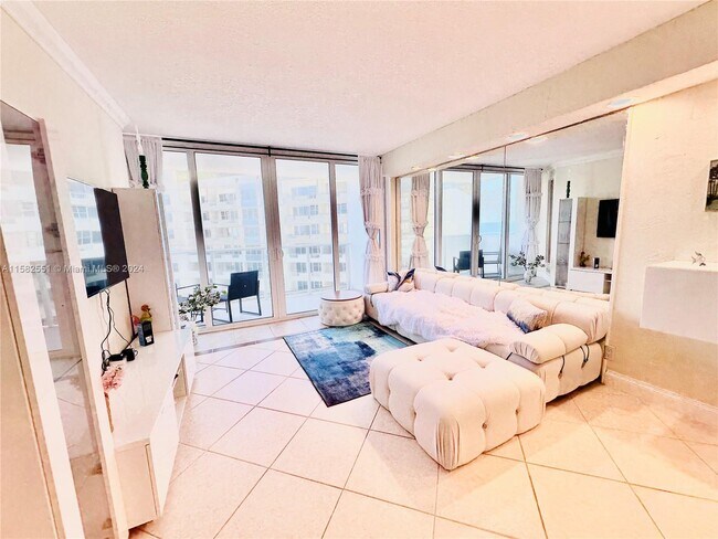 Foto del edificio - 3140 S Ocean Dr