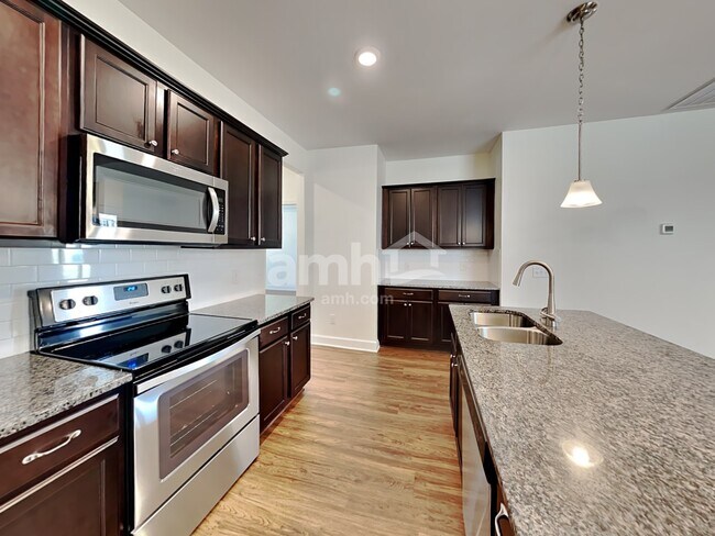 Foto del edificio - 6013 Trailwater Dr