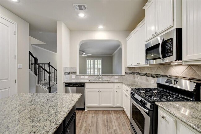 Foto del edificio - 6012 Whipple Way