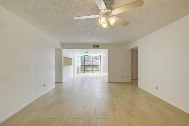 Foto del edificio - 4259 Wood Ride Rd
