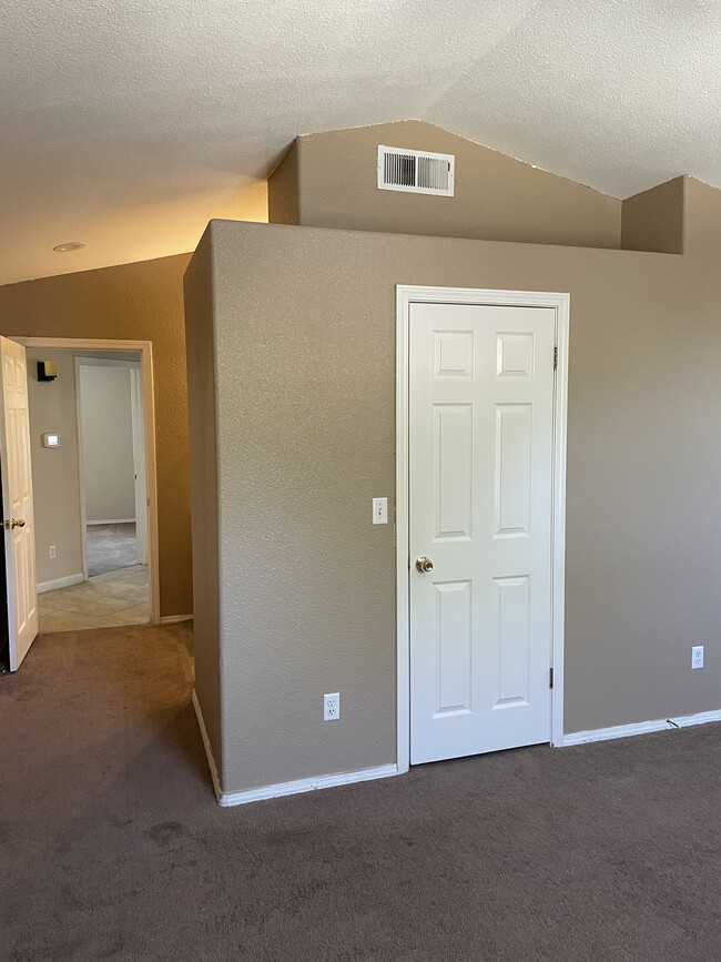 Building Photo - 381 Janay Ct