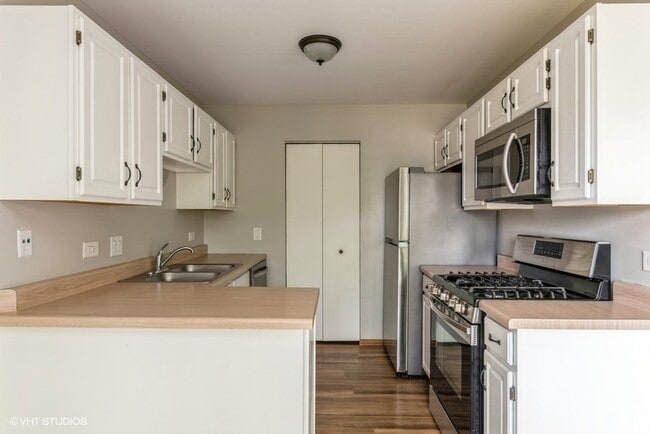 Foto del edificio - 302 Newport Ln