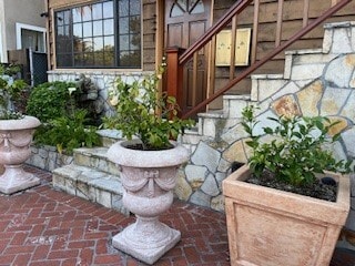 Courtyard and Primary Entrance - 2501 Ocean Ave