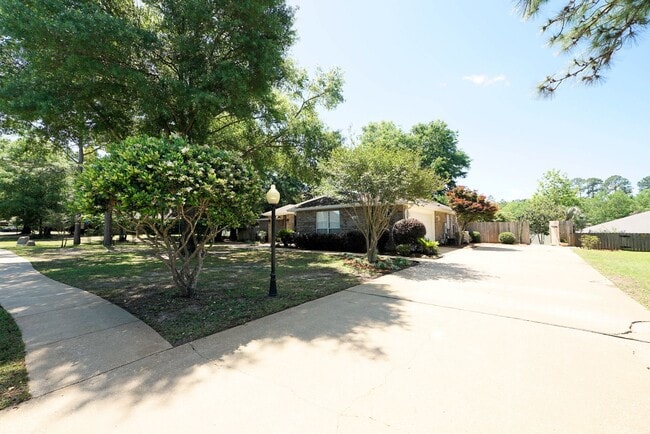 Building Photo - Silver Oaks Community