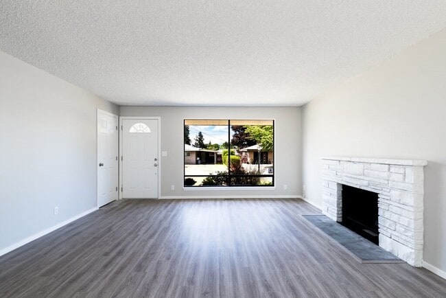 Building Photo - Remodeled 3 Bedroom Rambler Situated on a ...