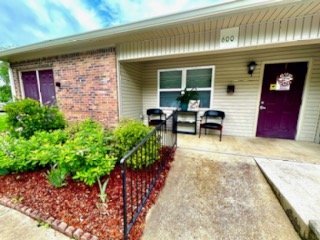 Foto del edificio - 520 Pecan Dr
