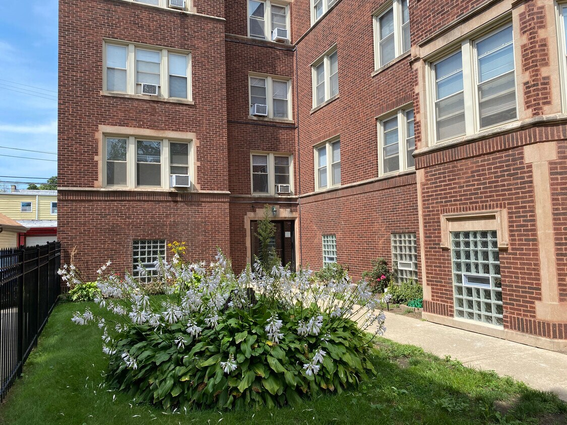 Primary Photo - 6236 N Bell Ave