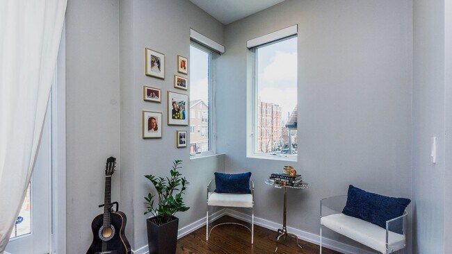 Foto del edificio - 1345 W Huron St