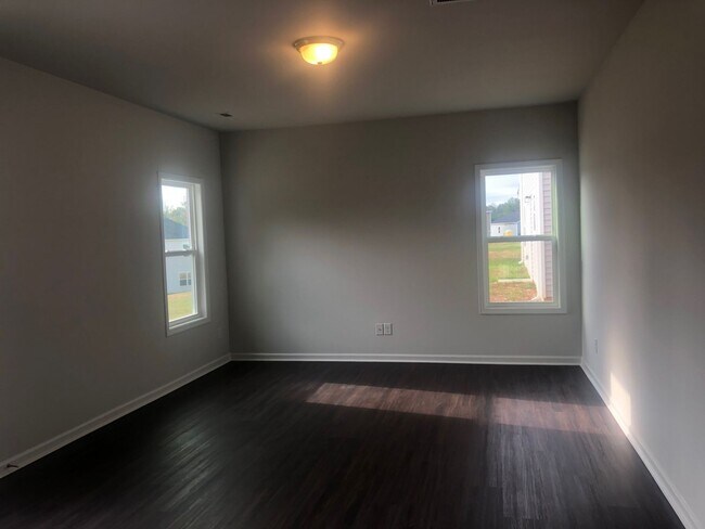 Building Photo - Four bedroom, 2.5 bath house in Elon, near...