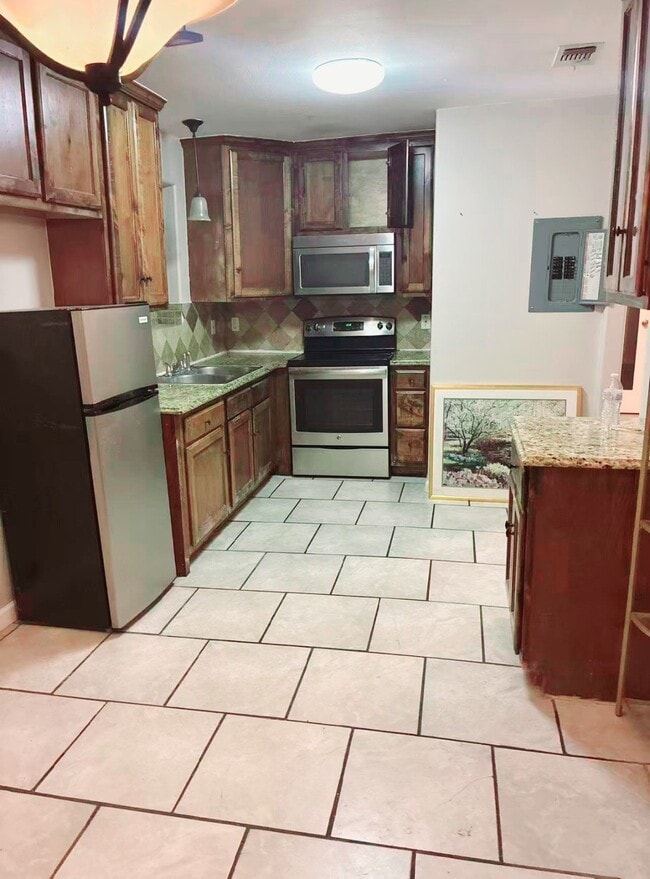 Building Photo - 5322 S Zarzamora St