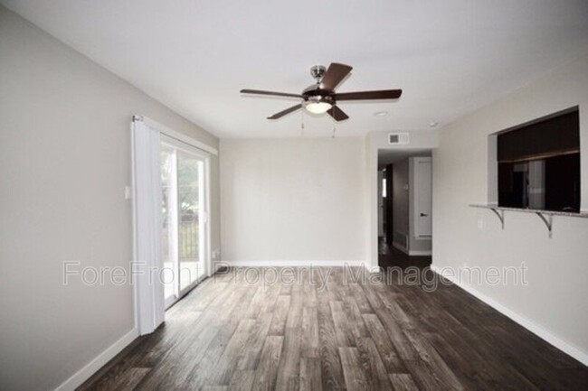 Building Photo - 731 Byrnes Dr