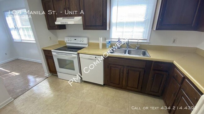 Building Photo - 3 Bed / 2.5 Bath Duplex (Available Now)