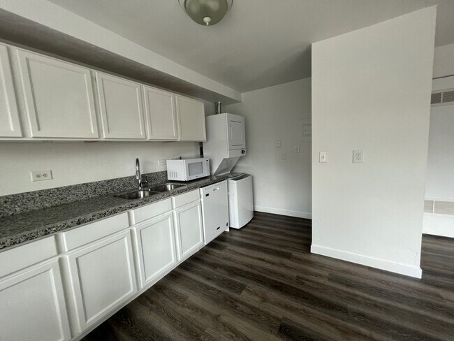 Building Photo - 860 E 500 S