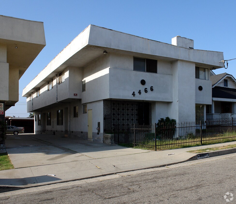 Primary Photo - 4466 W 135th St