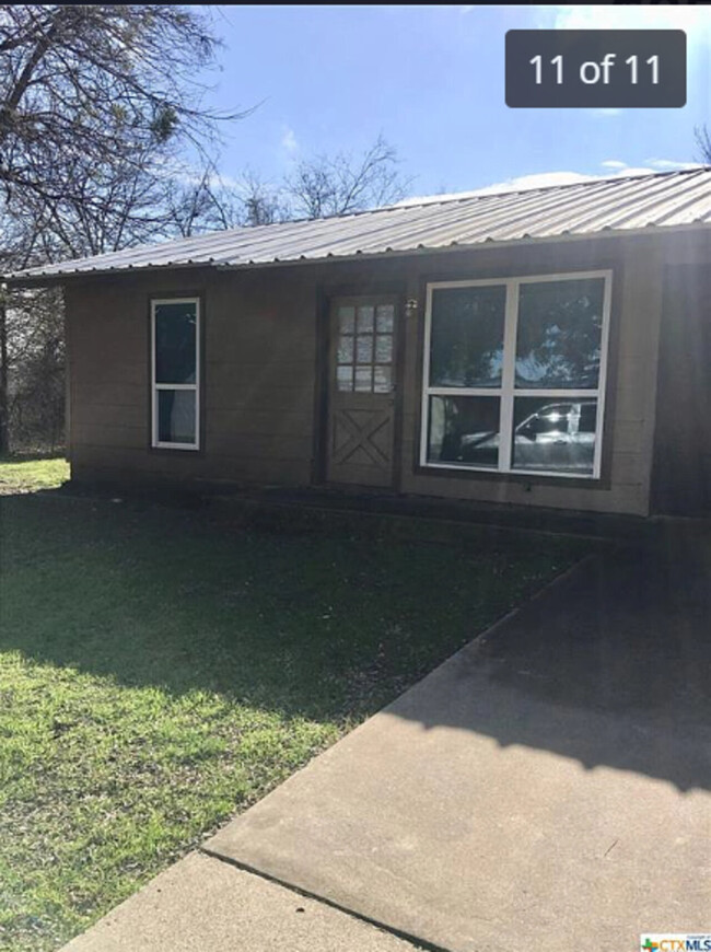 Building Photo - 107 and 109 CR331