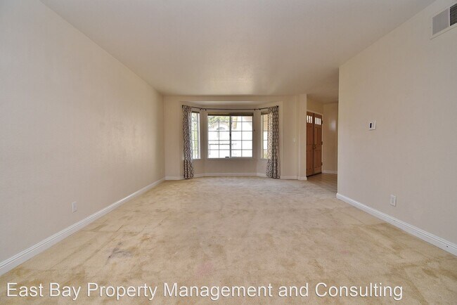 Foto del edificio - 3 br, 3 bath House - 6485 Ridgewood Drive