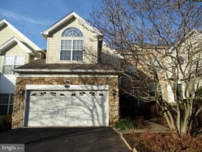 Building Photo - 213 Silverbell Ct