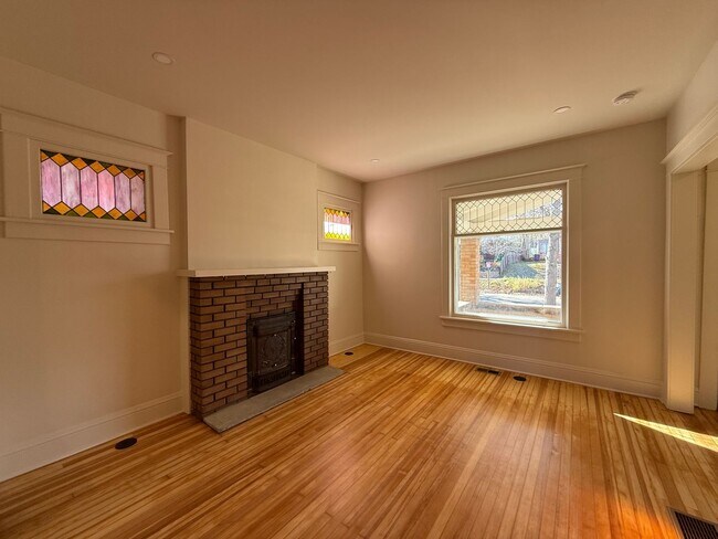 Building Photo - Bright & Modern Two-Bed Home Near Rocky Mountain Lake Park!!