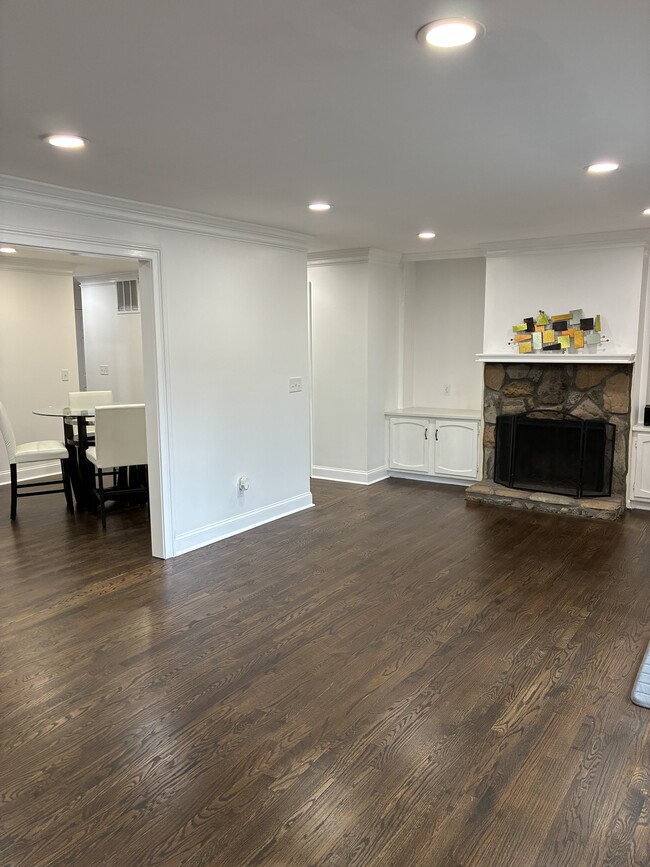 Building Photo - 1744 Woodcliff Pl NE