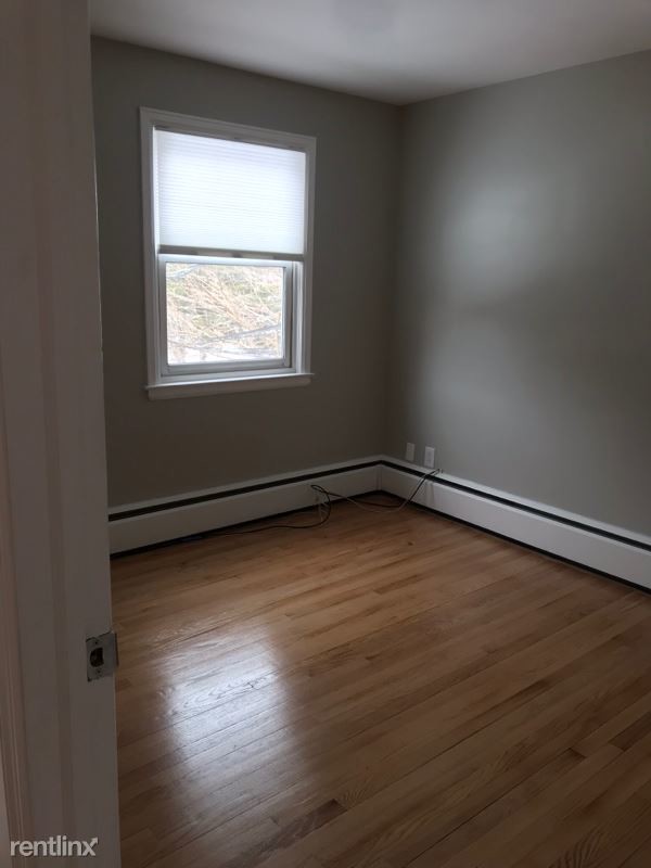 Building Photo - 2 br, 1 bath Apartment - 748 Feura Bush Rd
