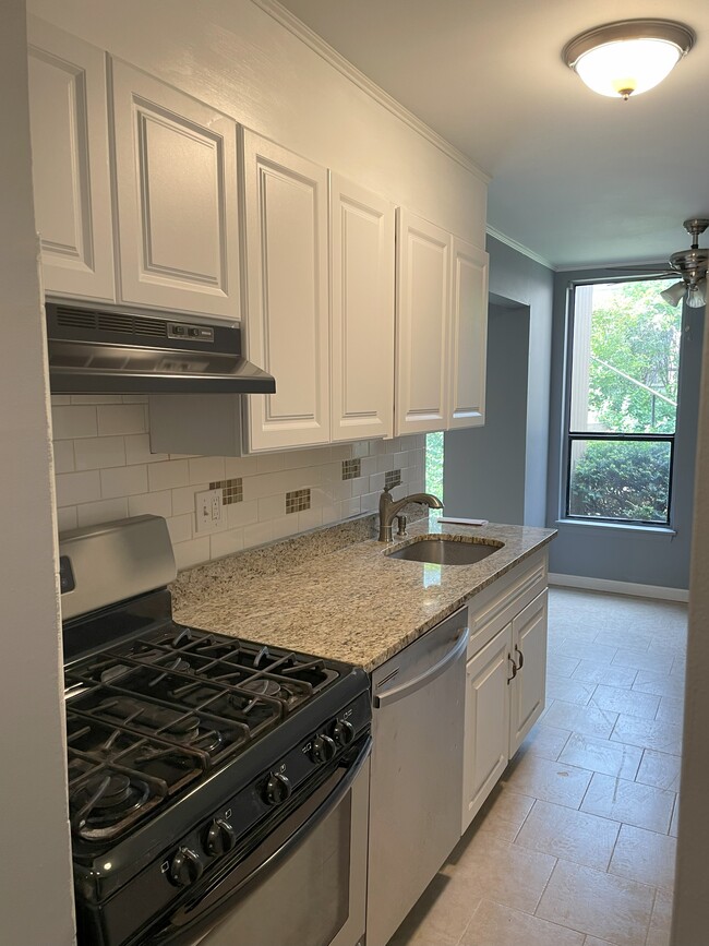 Kitchen - 10 Shrewsbury Green Dr