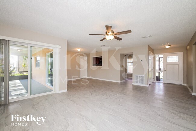 Building Photo - 724 Dromedary Dr