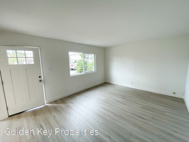 Building Photo - Beautifully remodeled property located in ...