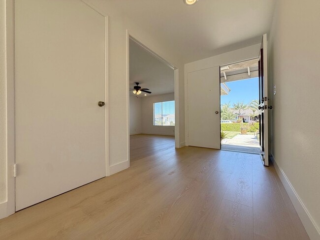 Building Photo - Costal Living - Pride of Ownership Neighbo...