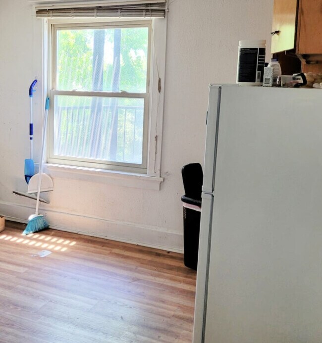 Foto del edificio - 5828 Beacon St