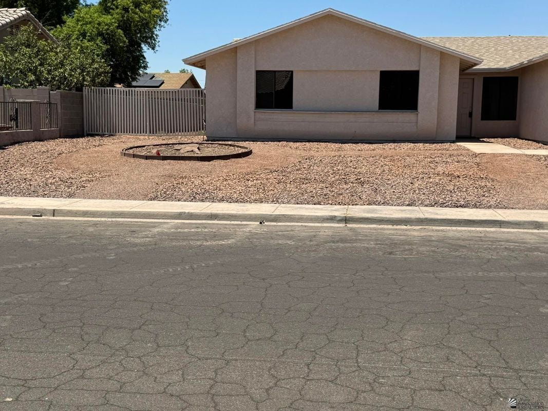 Foto principal - 1276 S Pagent Ave