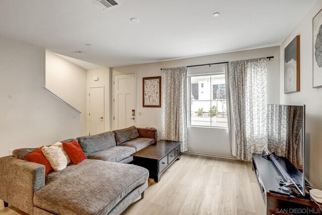 Building Photo - 348 Sweet Pl